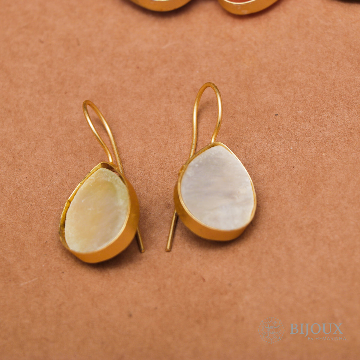 THEERA PROJECTED STONE HANDMADE RUSTIC FINISH GOLD TONED  NECKLACE NL90