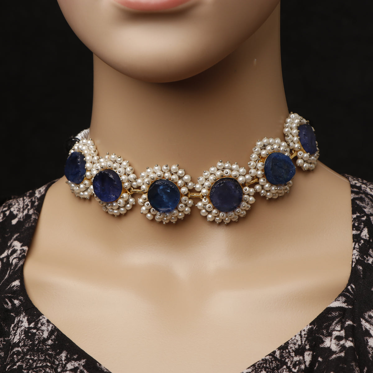 WILLOW BIJOUX PREMIUM HANDMADE RAW STONE CHOKER WITH EARRINGS CH122