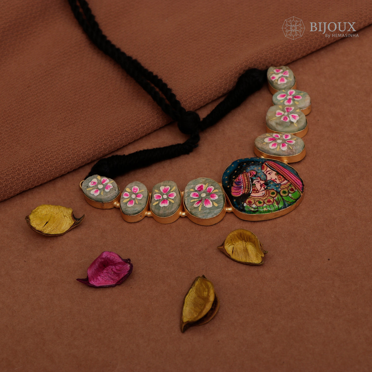 LOVEL AND RAW STONE HANDMADE AND HAND PAINTED GOLD TONED RUSTIC FINISH NECKLACE NL87