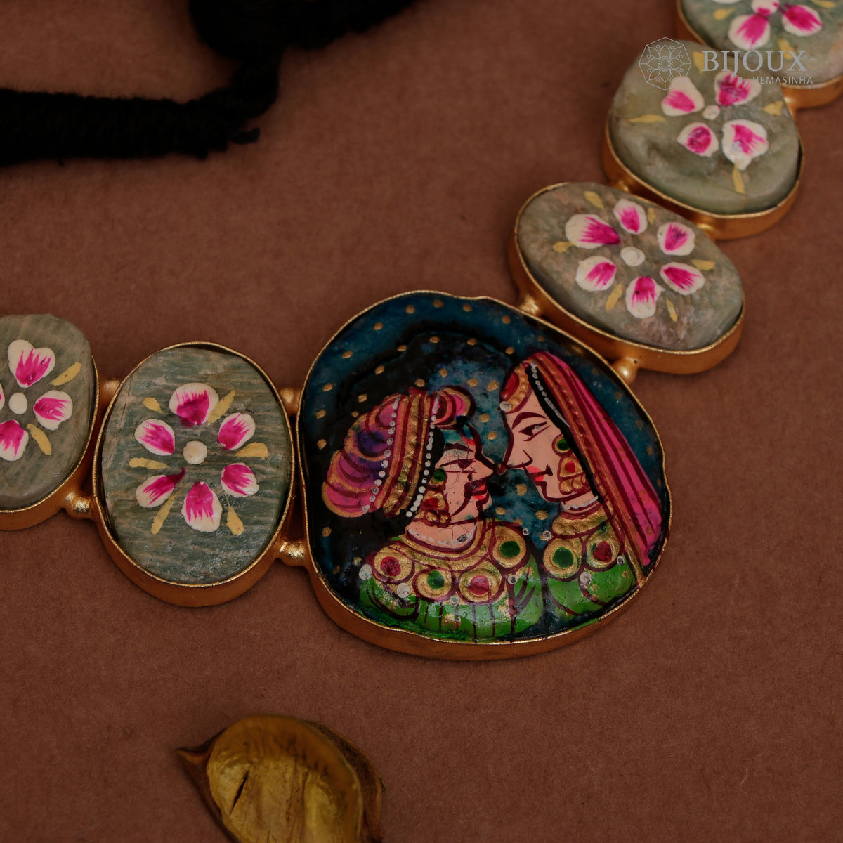 LOVEL AND RAW STONE HANDMADE AND HAND PAINTED GOLD TONED RUSTIC FINISH NECKLACE NL87