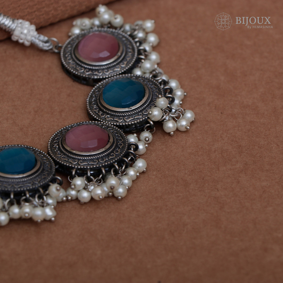 BOWIE BIJOUX PREMIUM SILVER LOOK ALIKE  SEMI HANDMADE CHOKER WITH EARRINGS CH338