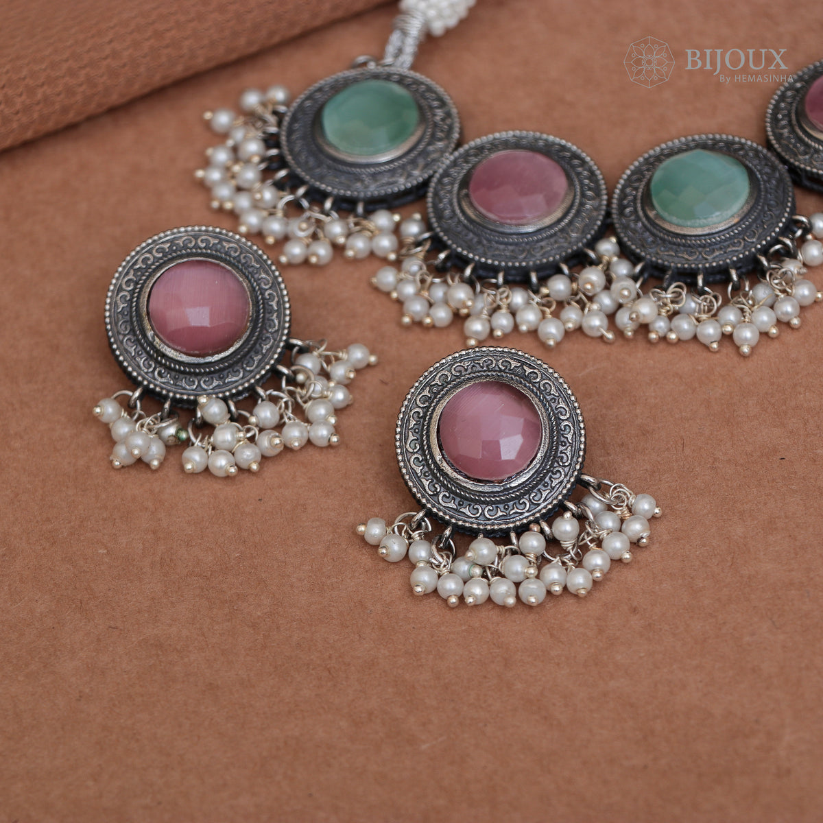 BOWIE BIJOUX PREMIUM SILVER LOOK ALIKE  SEMI HANDMADE CHOKER WITH EARRINGS CH338