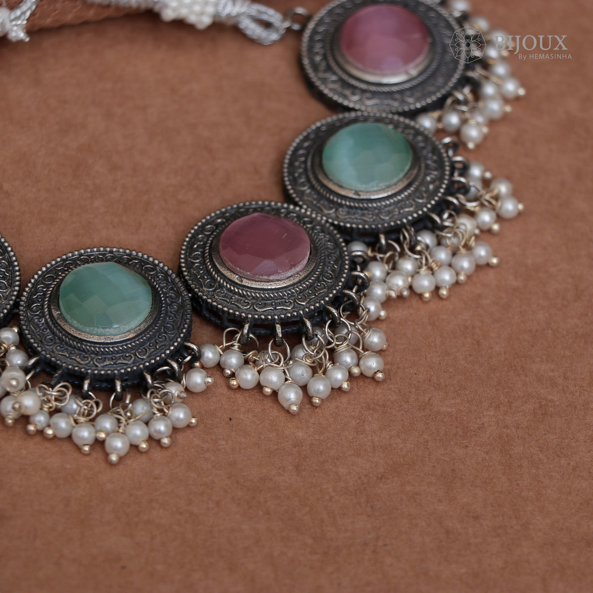 BOWIE BIJOUX PREMIUM SILVER LOOK ALIKE  SEMI HANDMADE CHOKER WITH EARRINGS CH338