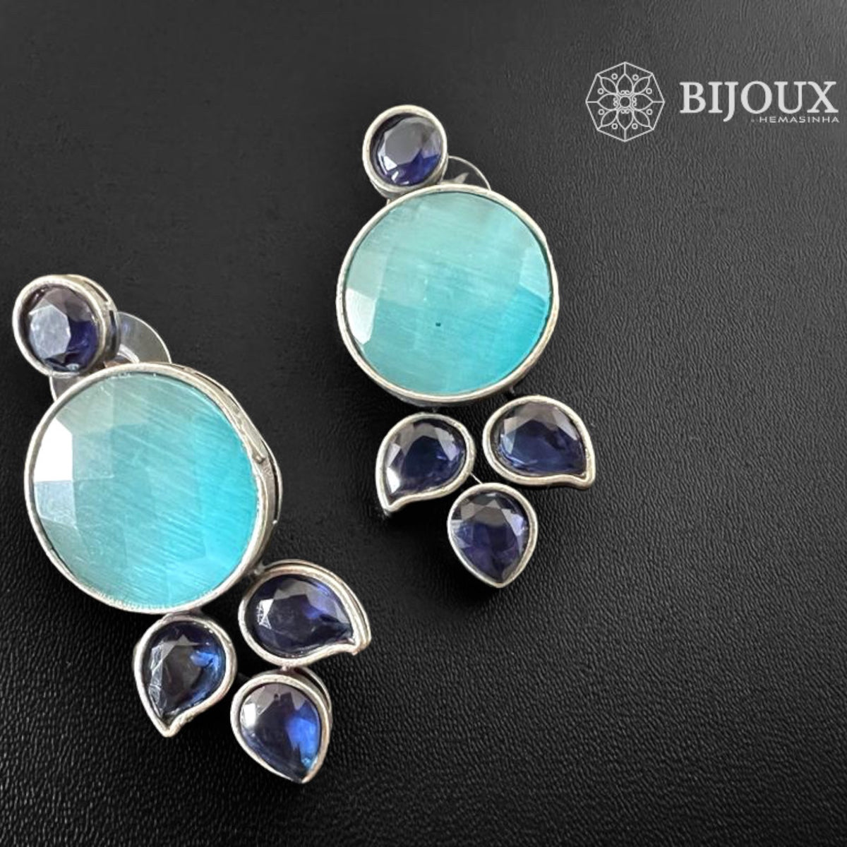 LEAFY ORBIT SILVER LOOK ALIKE ANTIQUE STUDS ER259