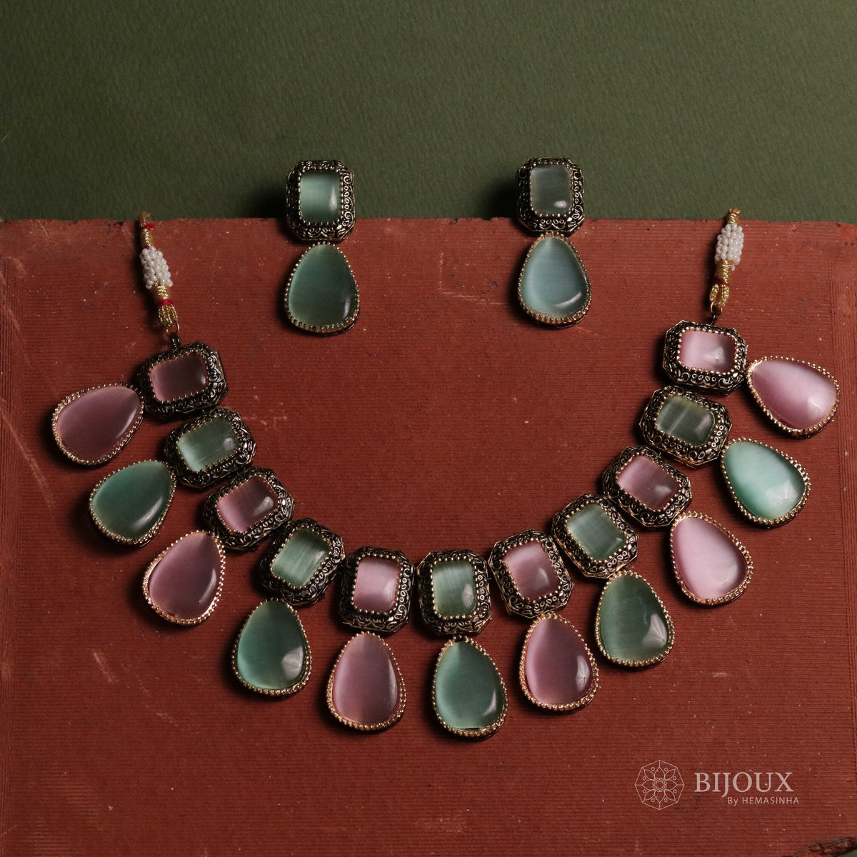 CAMEO VICTORIAN MONALISA SEMI HANDMADE NECKLACE NL41