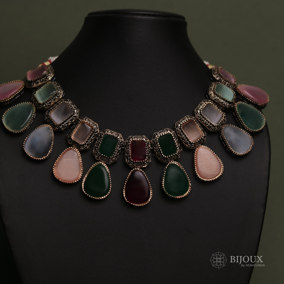 CAMEO VICTORIAN MONALISA SEMI HANDMADE NECKLACE NL41