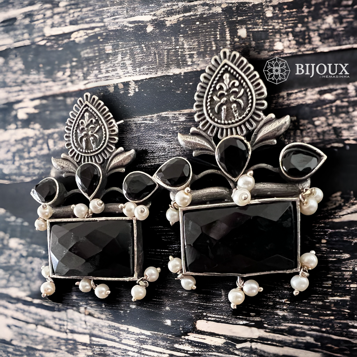 FOLIAGE SQUARE SILVER LOOK ALIKE STUDS ER262