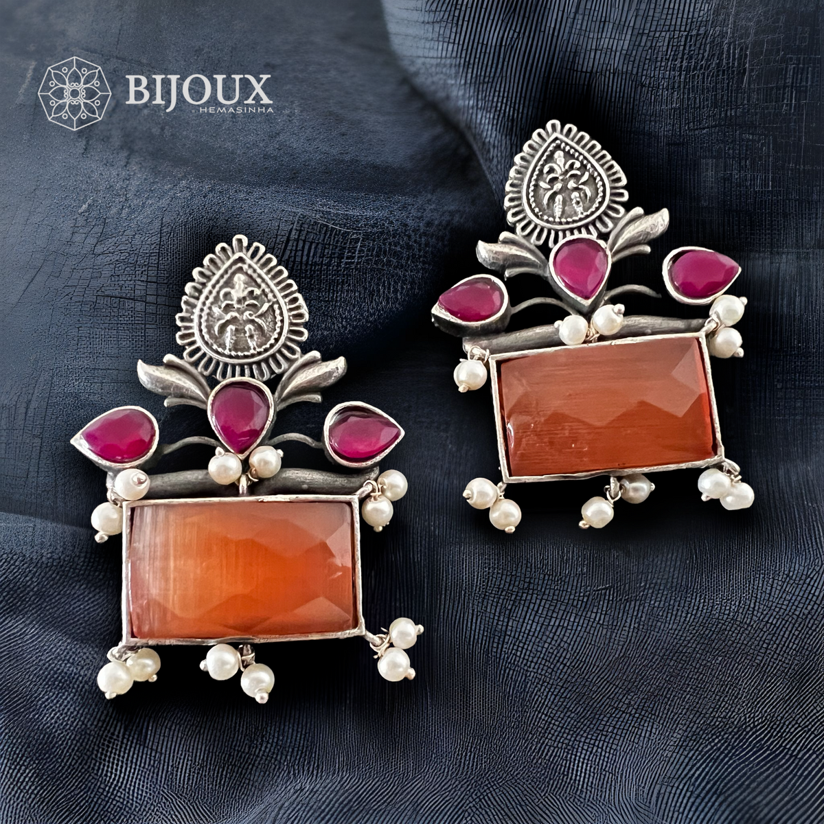 FOLIAGE SQUARE SILVER LOOK ALIKE STUDS ER262