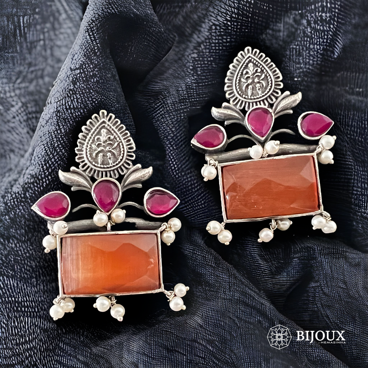 FOLIAGE SQUARE SILVER LOOK ALIKE STUDS ER262