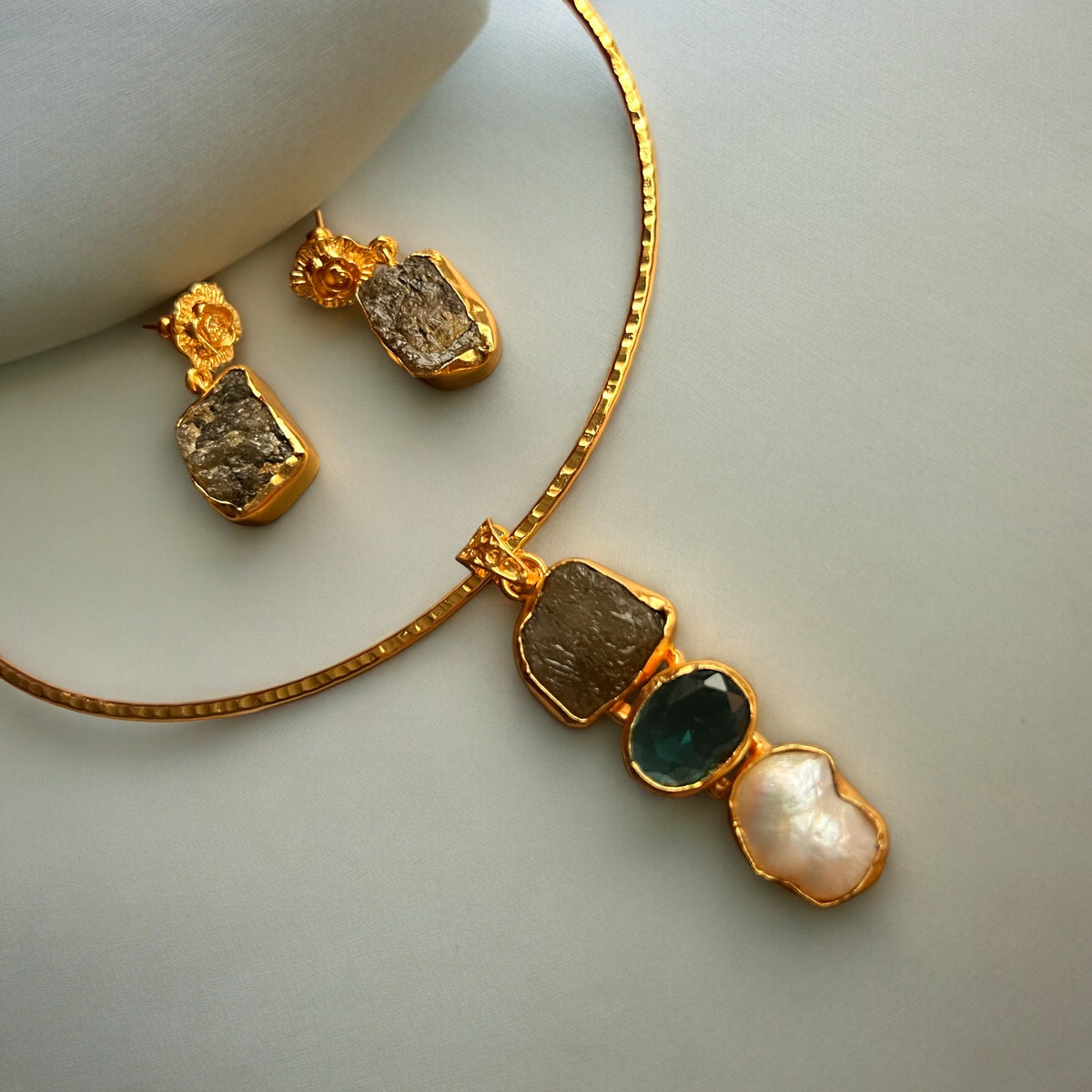 SOPHIA HANDMADE BIJOUX PREMIUM AND BIJOUX EXCLUSIVE HASLI WITH EARRINGS CH479