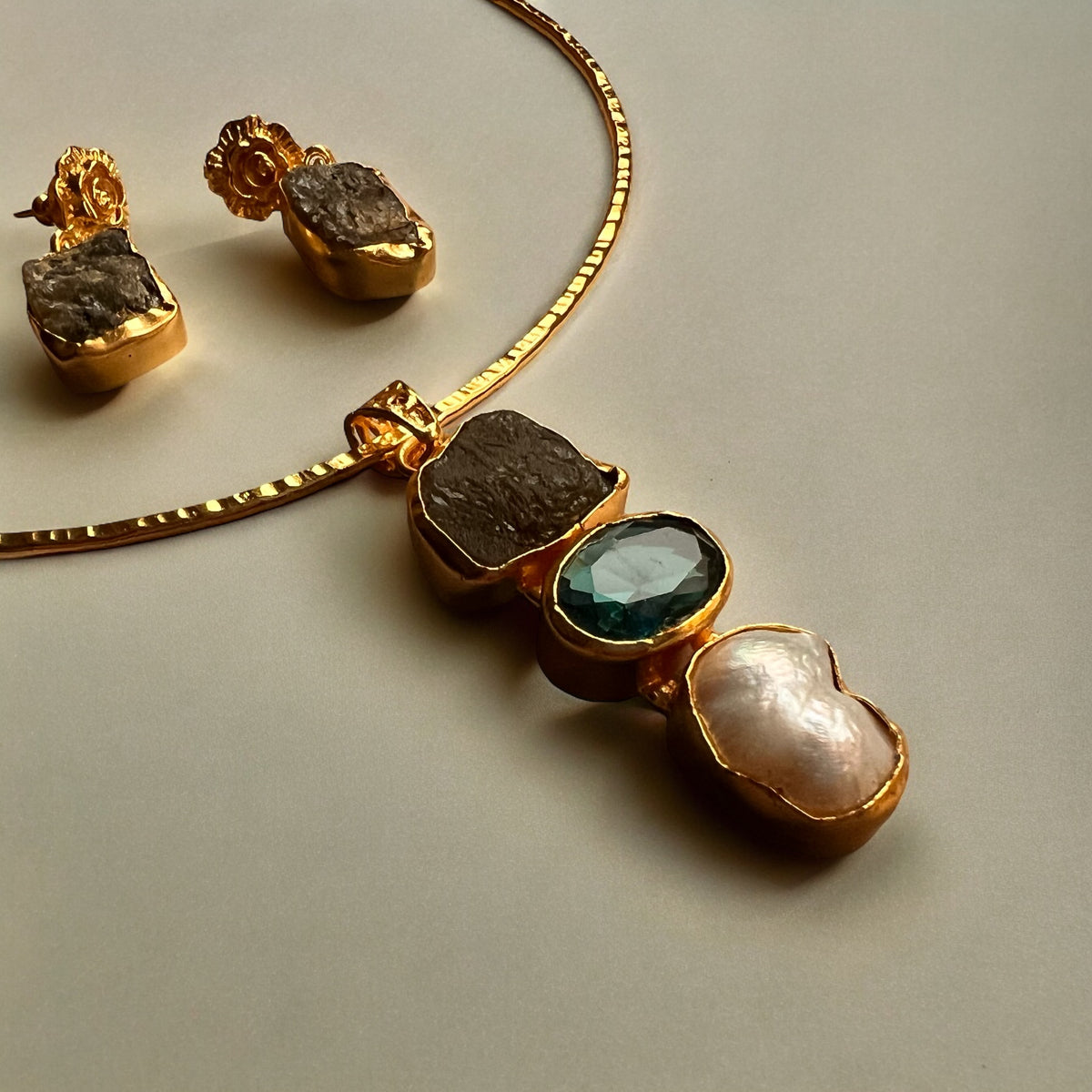 SOPHIA HANDMADE BIJOUX PREMIUM AND BIJOUX EXCLUSIVE HASLI WITH EARRINGS CH479