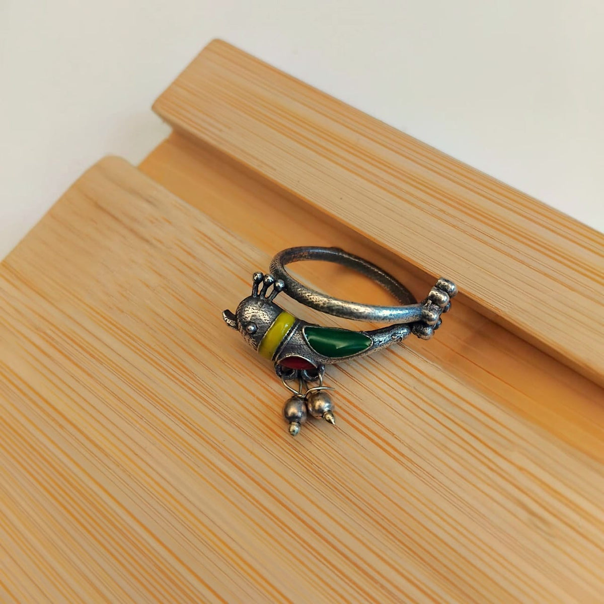 BENOSHANA ENAMEL ANTIQUE RING R105