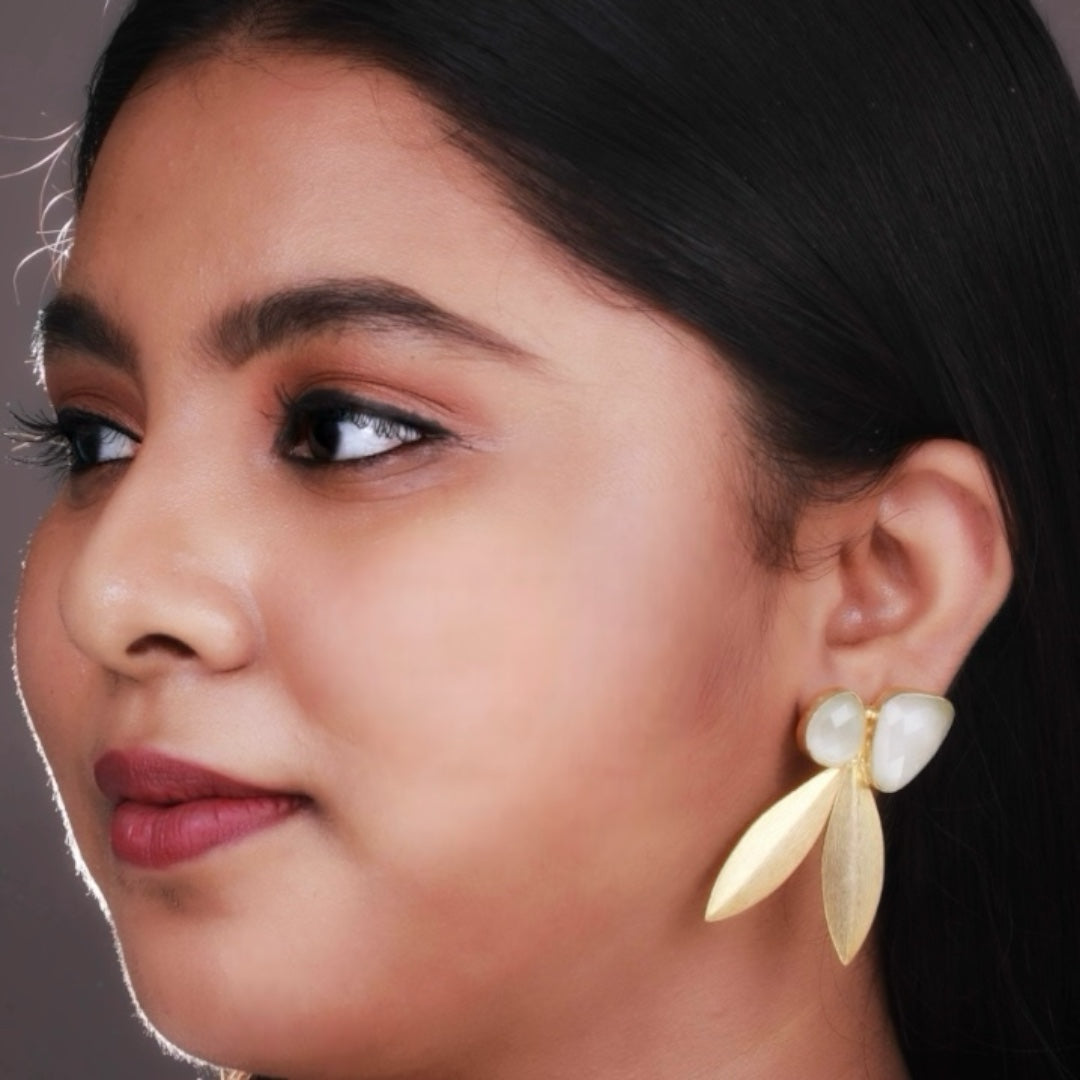 SCISSOR-CUT STONE SPLENDOR SEMI HANDMADE AND HAND HAMMERED EARRINGS ER78