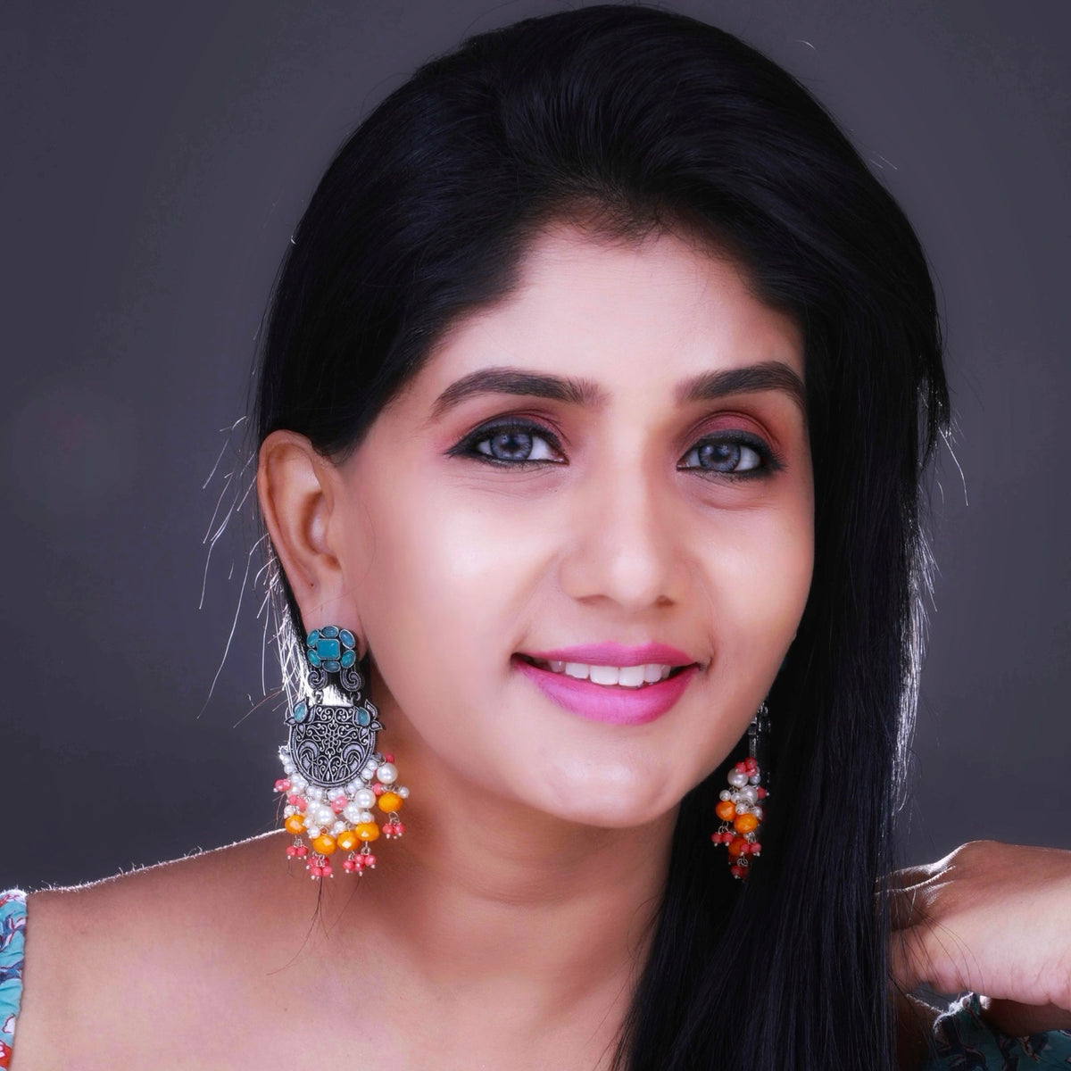 WORN-IN WONDER SEMI- HANDMADE MONOLISA BEADED FAUX SILVER EARRING ER43