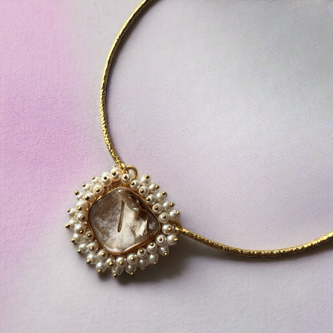 AERA MOP GOLDTONED HANDMADE CHOKER/HASLI WITH EARRINGS CH418