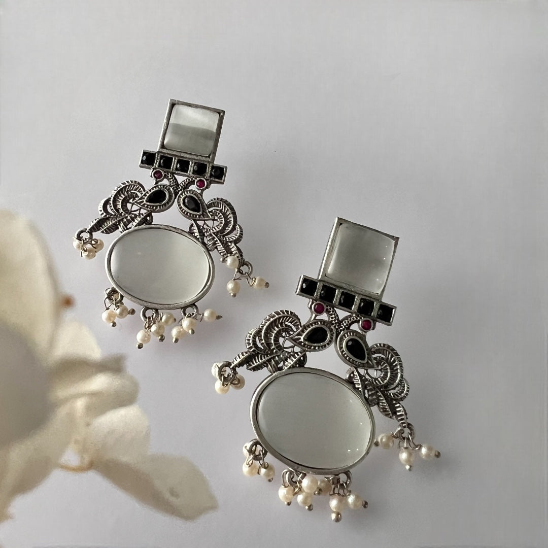 VINARA SEMI-HANDMADE MONALISA STONE RUSTIC EARRINGS ER582