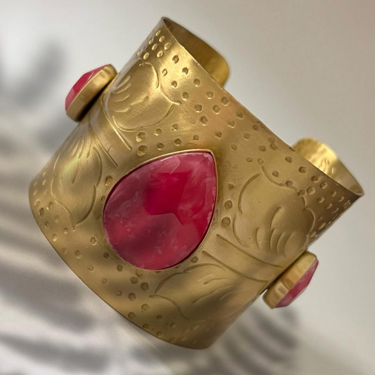 BENISHA HANDMADE HAND HAMMERED AND HAND CARVED RAW STONE PREMIUM HANDCUFF/BRACELETS BR202