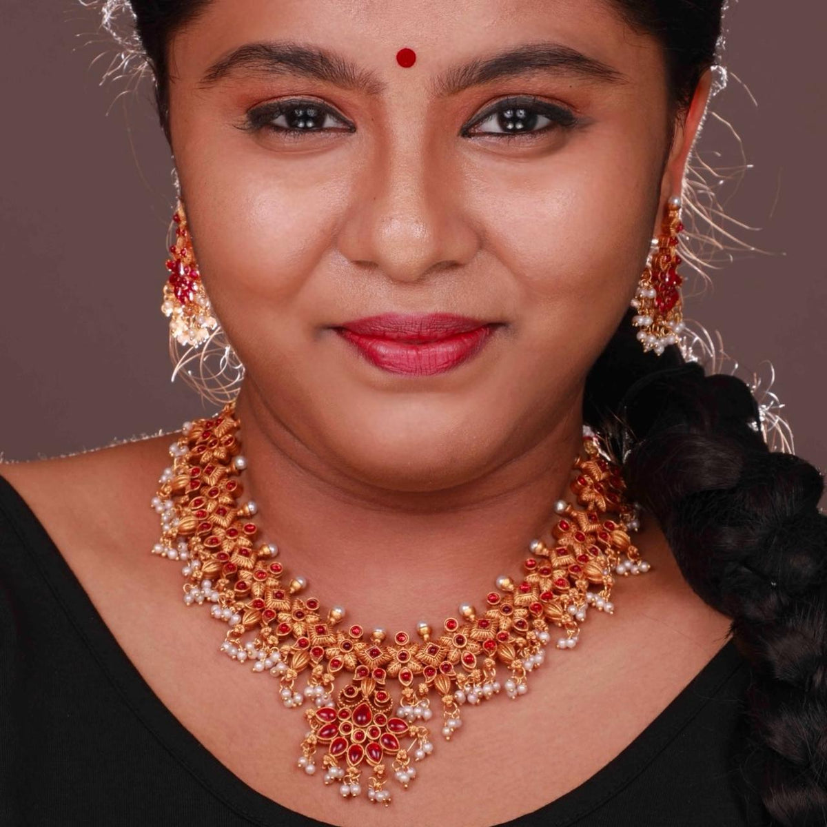 VANI GOLD TONED ANTIQUE FINISH NECKLACE WITH EARRINGS NL171