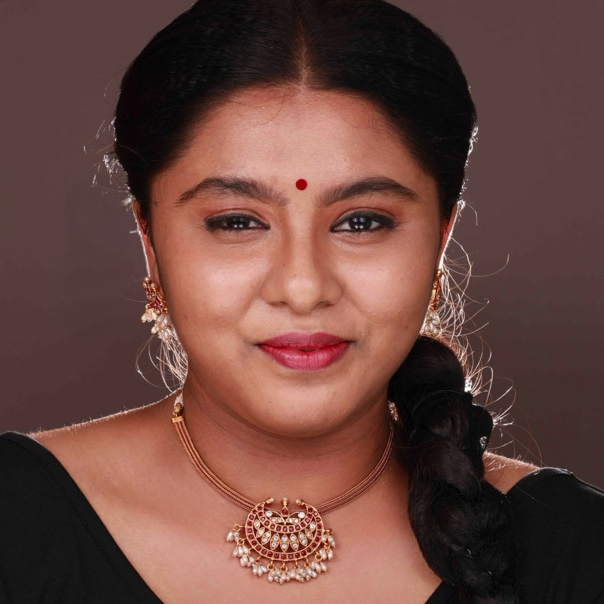 PADMA ATTIYAL GOLD TONED ANTIQUE FINISH NECKLACE WITH EARRINGS NL167