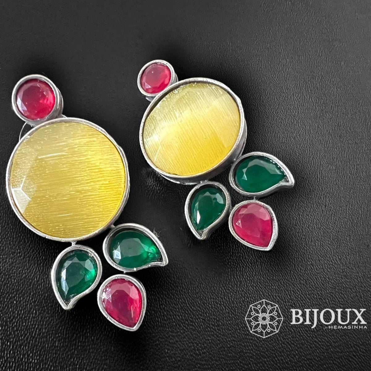 LEAFY ORBIT SILVER LOOK ALIKE ANTIQUE STUDS ER259