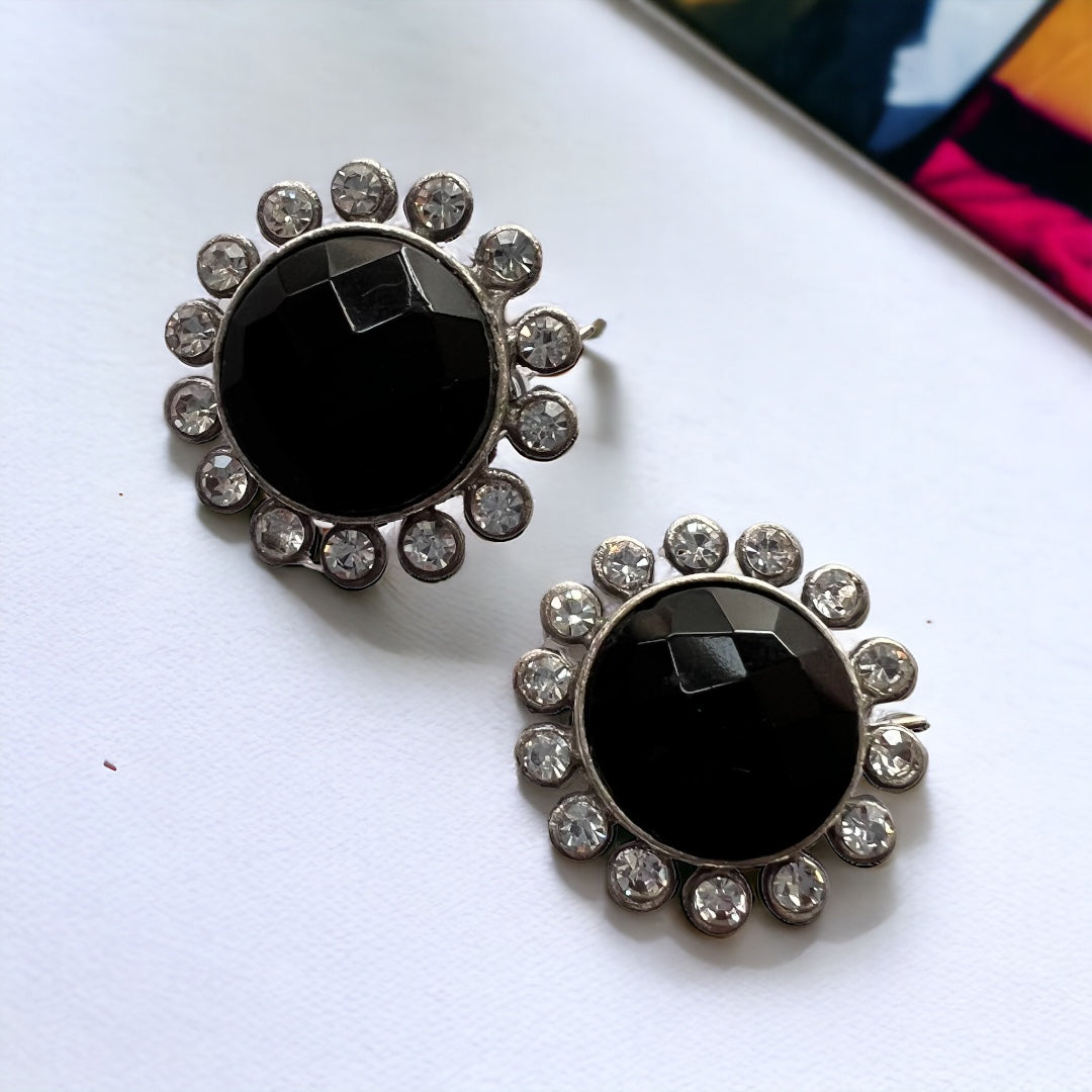 VIMAANAH FAUX SILVER BIJOUX PREMIUM AND EXCLUSIVE  SEMI HANDMADE NECKLACE WITH EARRINGS NL124