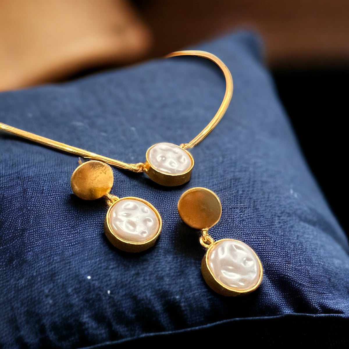 GARGI HANDMADE GOLD TONED HASLI/NECKPIECE WITH EARRINGS WITH EARRINGS CH424