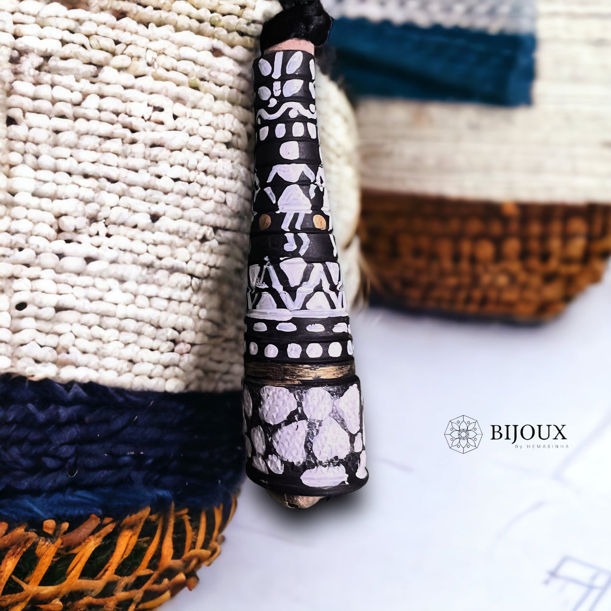 FROSTY FIZZ FRIEND TERRACOTTA PENDANT WITH BLACK ROPE TR16