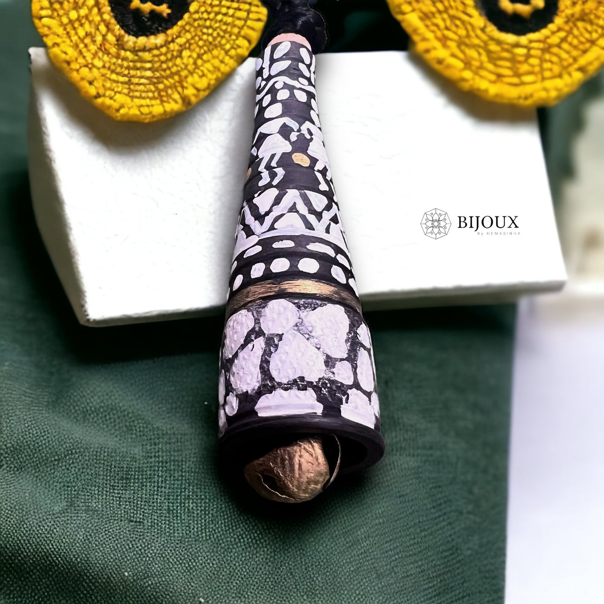 FROSTY FIZZ FRIEND TERRACOTTA PENDANT WITH BLACK ROPE TR16