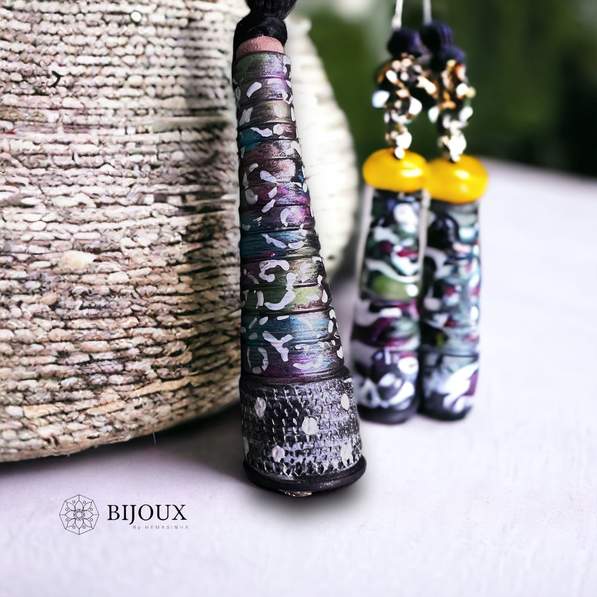 FROSTY FIZZ FRIEND TERRACOTTA PENDANT WITH BLACK ROPE TR16