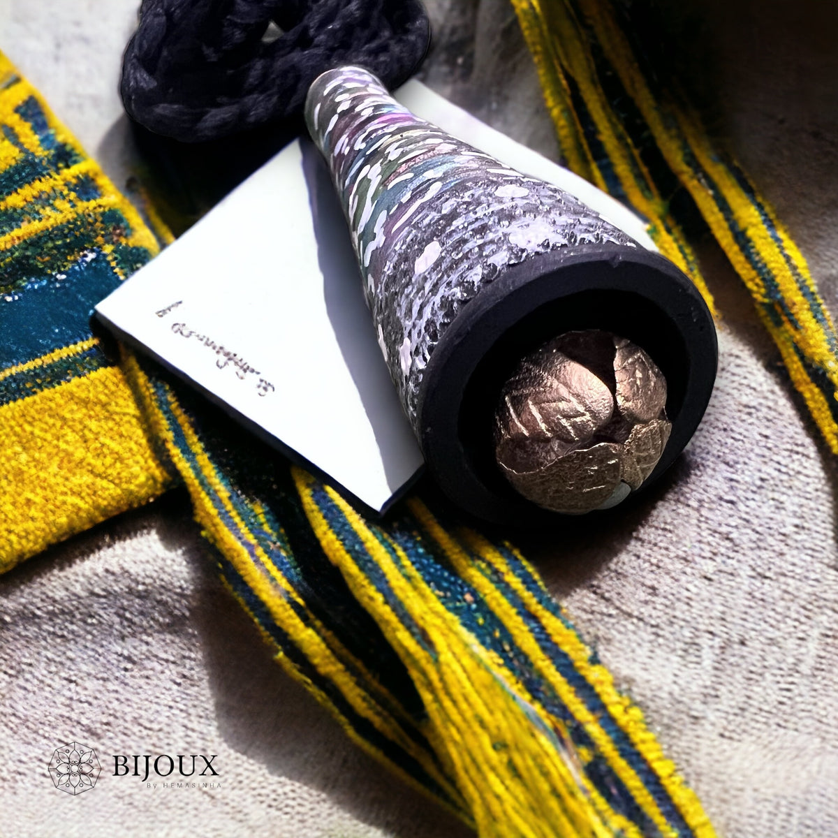 FROSTY FIZZ FRIEND TERRACOTTA PENDANT WITH BLACK ROPE TR16