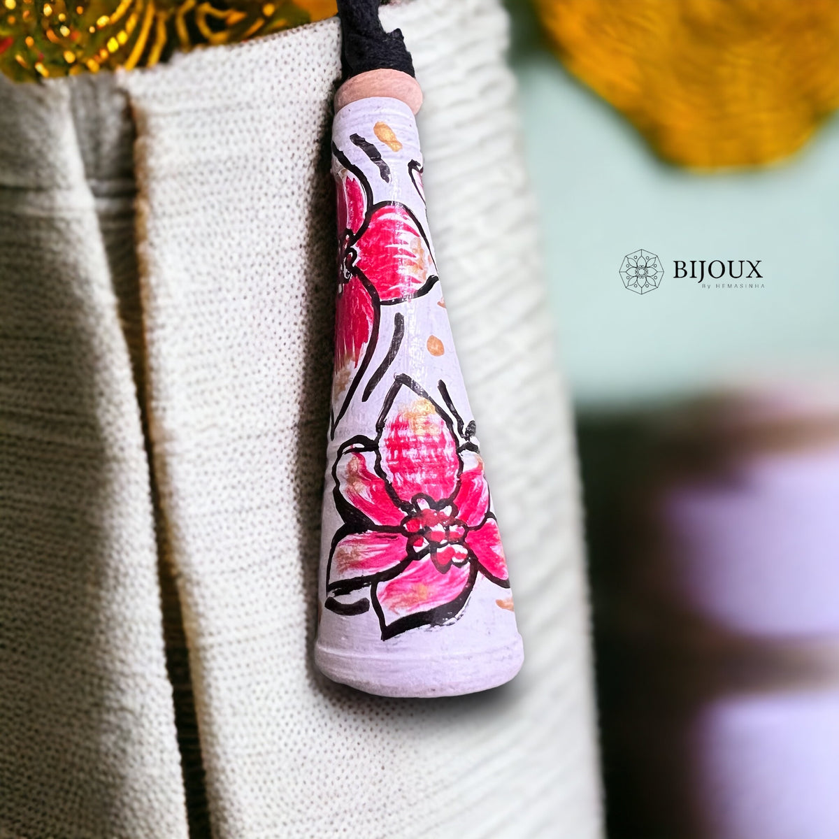 SODA SNUGGLE TERRACOTTA PENDANT WITH BLACK ROPE TR15