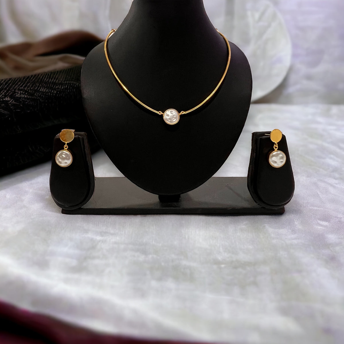GARGI HANDMADE GOLD TONED HASLI/NECKPIECE WITH EARRINGS WITH EARRINGS CH424