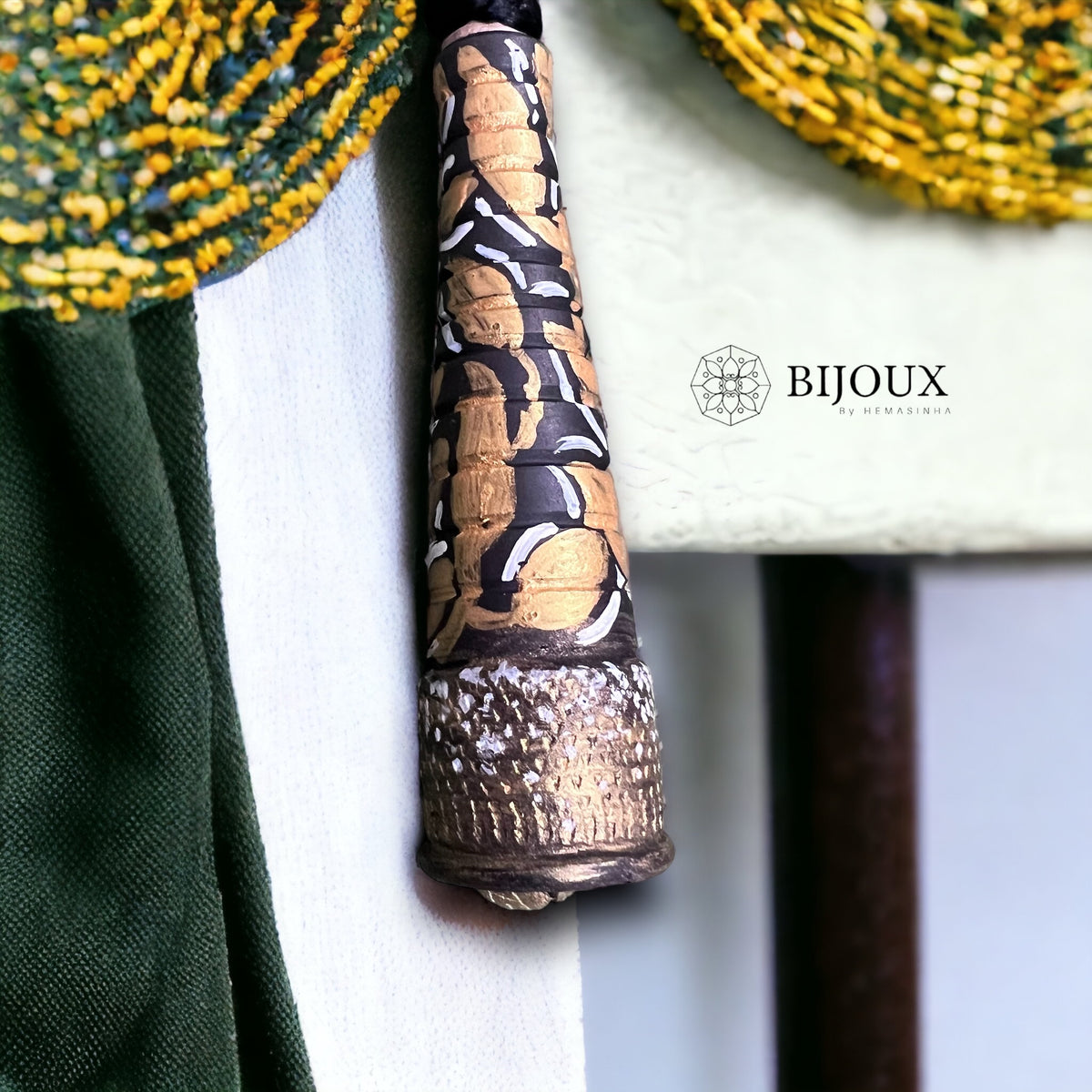 FROSTY FIZZ FRIEND TERRACOTTA PENDANT WITH BLACK ROPE TR16