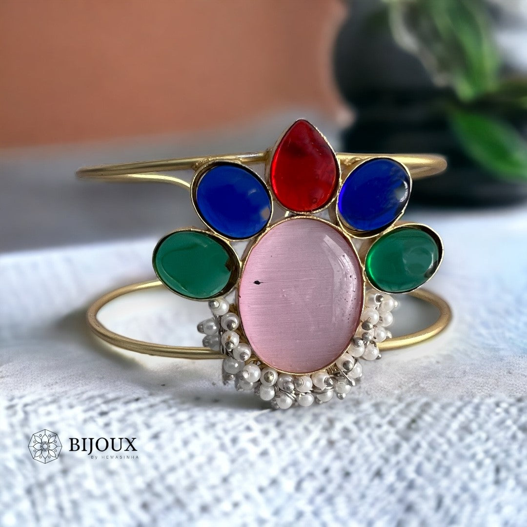 KALLU HAND HAMMERED AND HANDMADE GOLD TONED CLASSIC STONE BRACELETS BR52