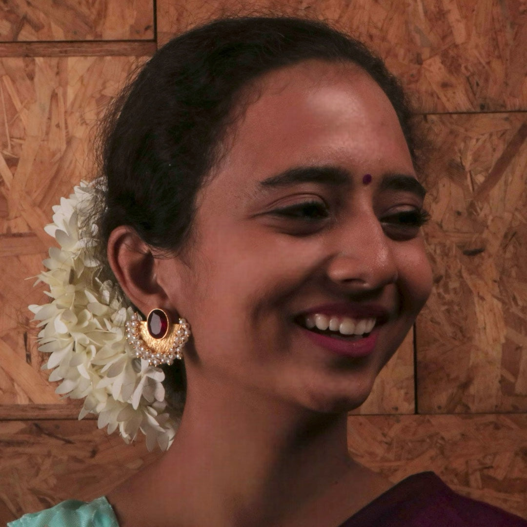 UDHAYA HANDMADE GLASS STONE HANDMADE AND  HAMMERED STUDS ER76