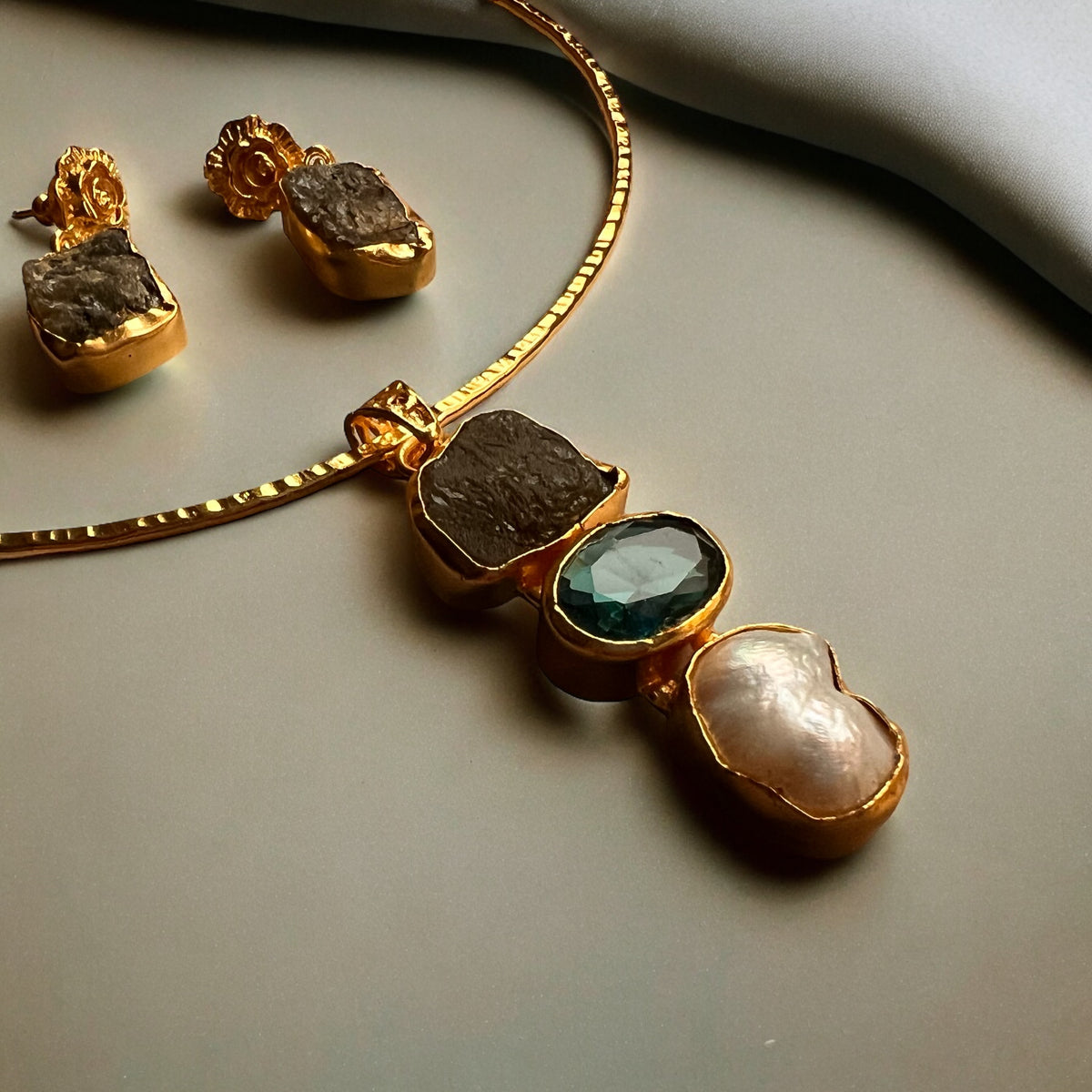 SOPHIA HANDMADE BIJOUX PREMIUM AND BIJOUX EXCLUSIVE HASLI WITH EARRINGS CH479