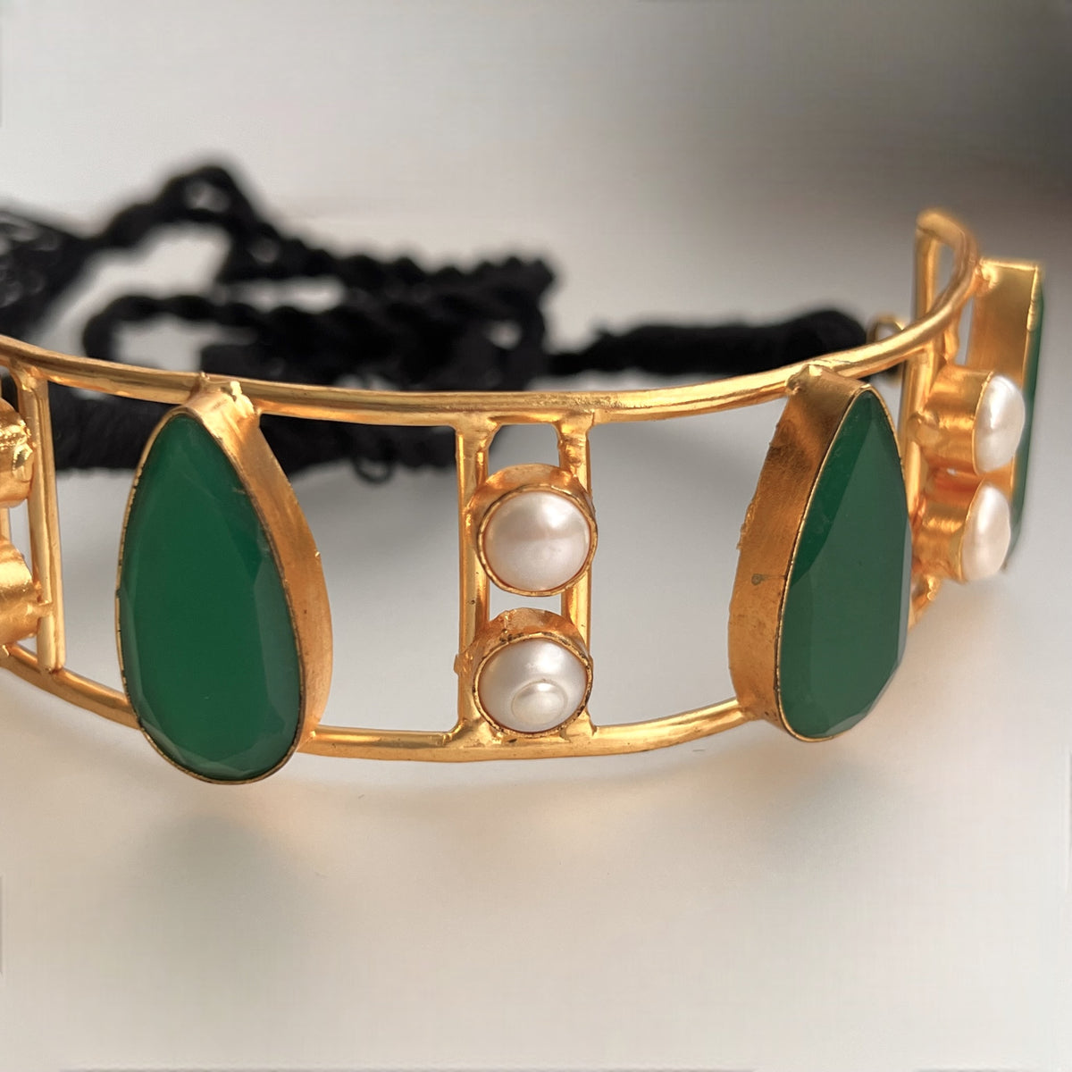 RIMA EMERALD AND PEARL BIJOUX PREMIUM AND EXCLUSIVE HANDMADE CHOKER / HASLI  WITH EARRINGS CH50