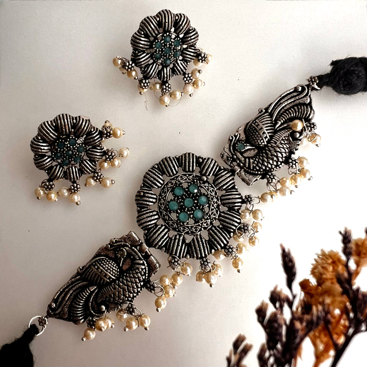 VIRA SILVER LOOK ALIKE RAW AND RUSTIC SEMI HANDMADE STATEMENT CHOKER / NECKPIECE CH58