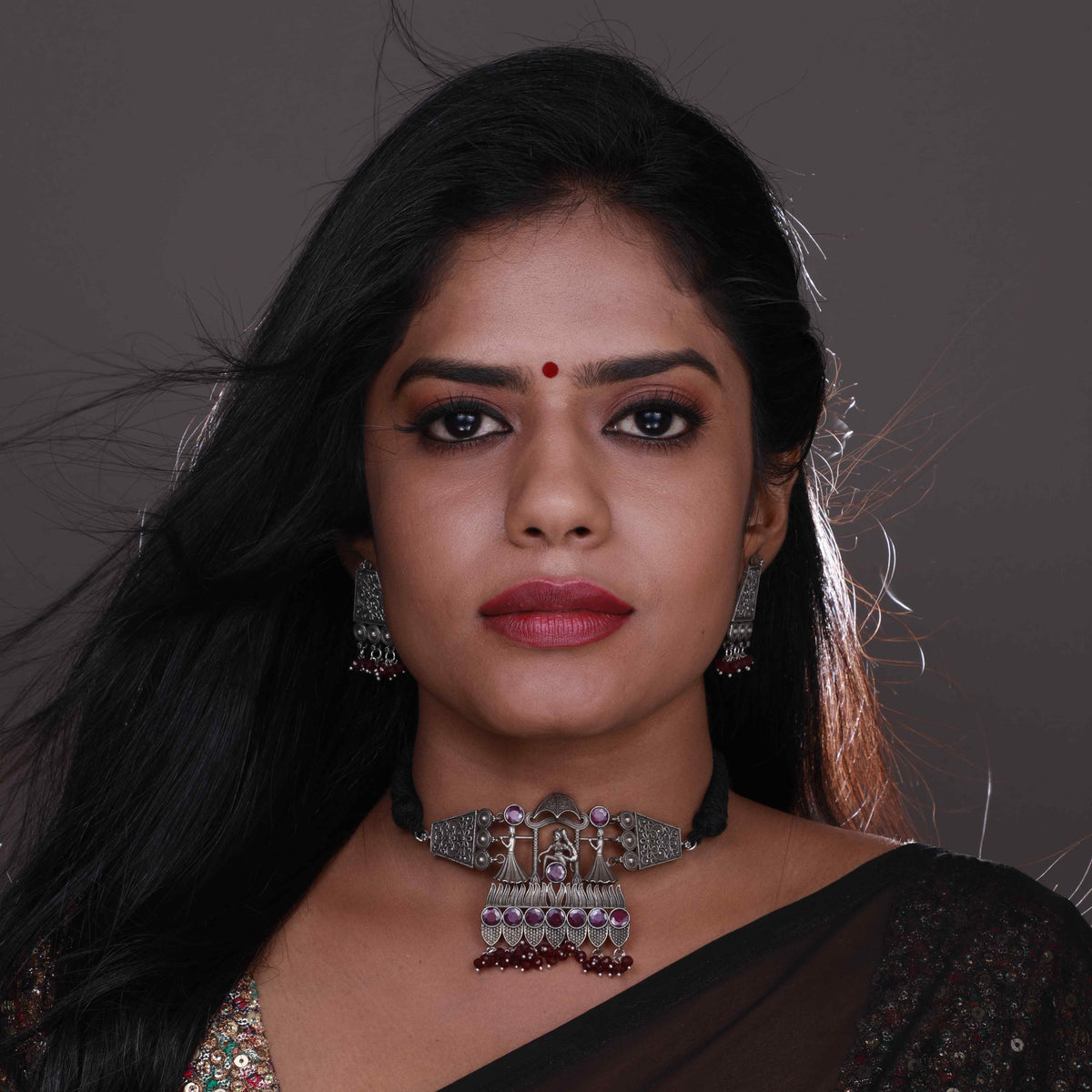 DYLA SILVER LOOK ALIKE RAW AND RUSTIC SEMI HANDMADE RAW STRING CHOKER / NECKPIECE CH54