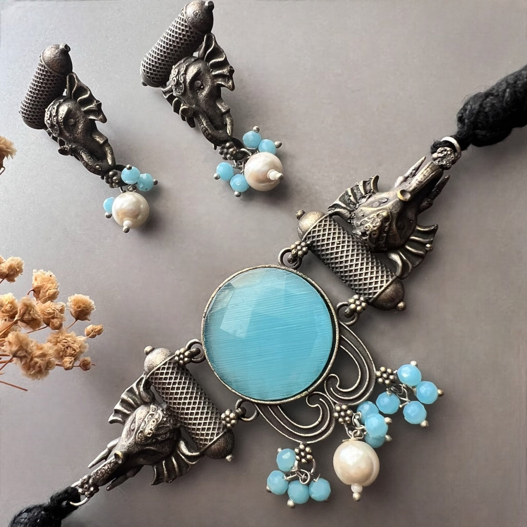 RIMA SILVER LOOK ALIKE RAW AND RUSTIC SEMI HANDMADE STATEMENT CHOKER / NECKPIECE CH59