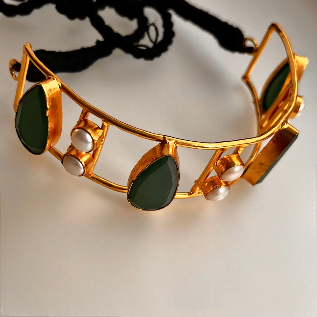 RIMA EMERALD AND PEARL BIJOUX PREMIUM AND EXCLUSIVE HANDMADE CHOKER / HASLI  WITH EARRINGS CH50