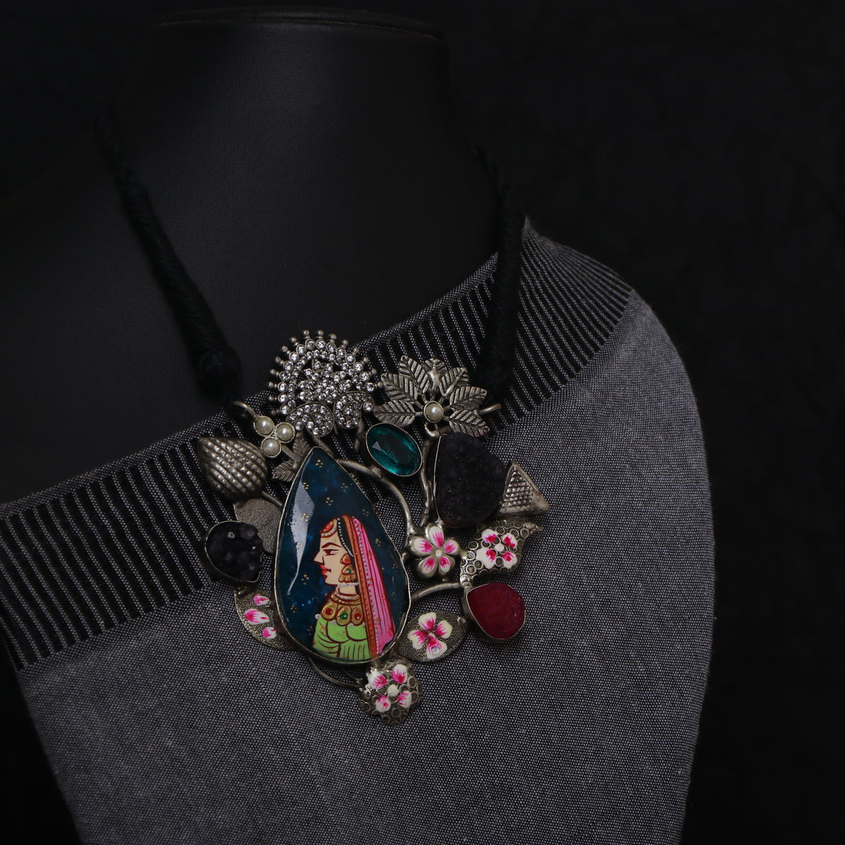 JODHA MA BIJOUX EXCLUSIVE RUSTIC HANDMADE AND HAND PAINTED RAW STONE CHOKER/NECKPIECE CH85