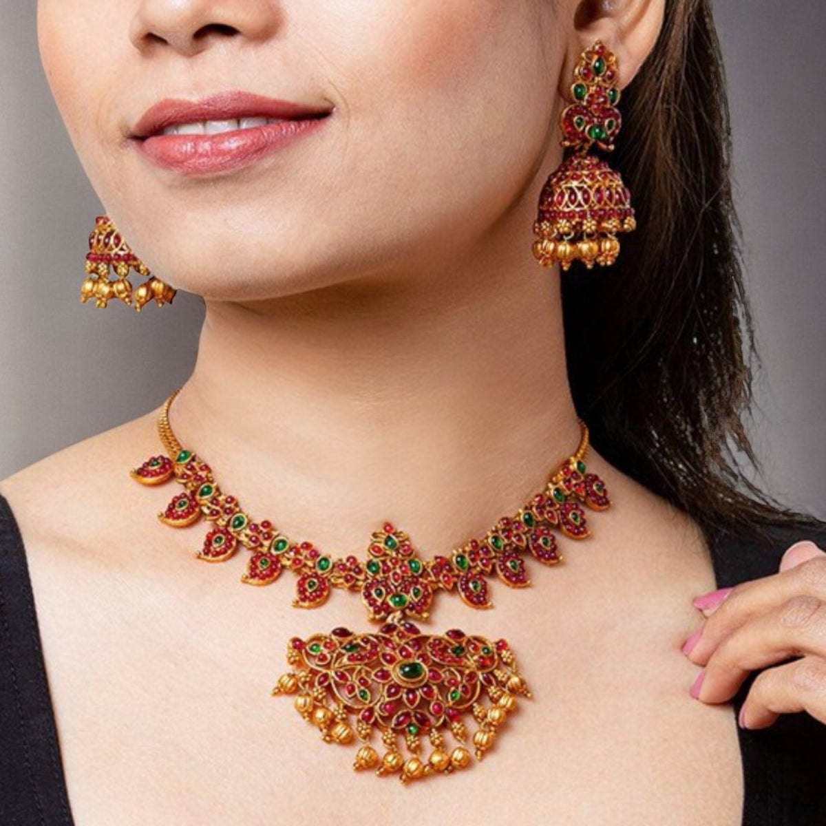 SALOME GOLD TONED ANTIQUE FINISH NECKLACE WITH EARRINGS NL230