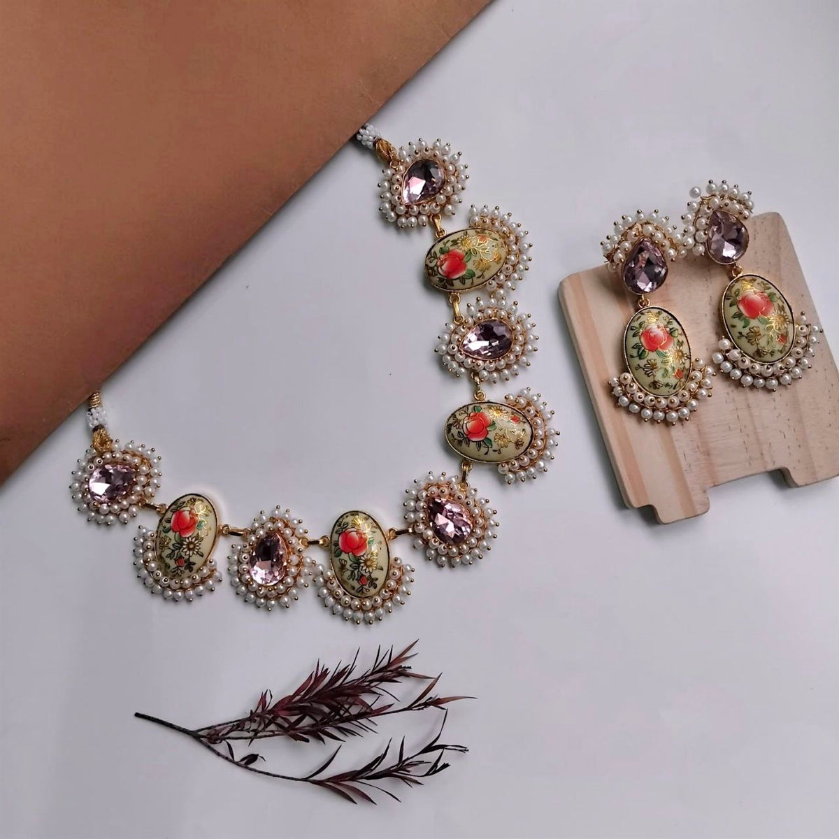 VIYANA GOLD TONED HANDMADE NECKLACE WITH EARRINGS NL330