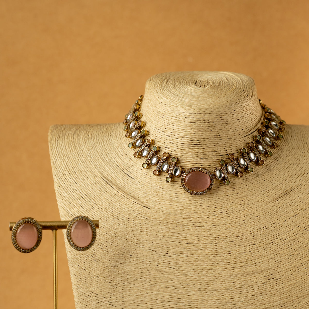 ZOHRA SEMI HANDMADE MONALISA STONE NECKPIECE/NECKLACE EARRINGS NL325