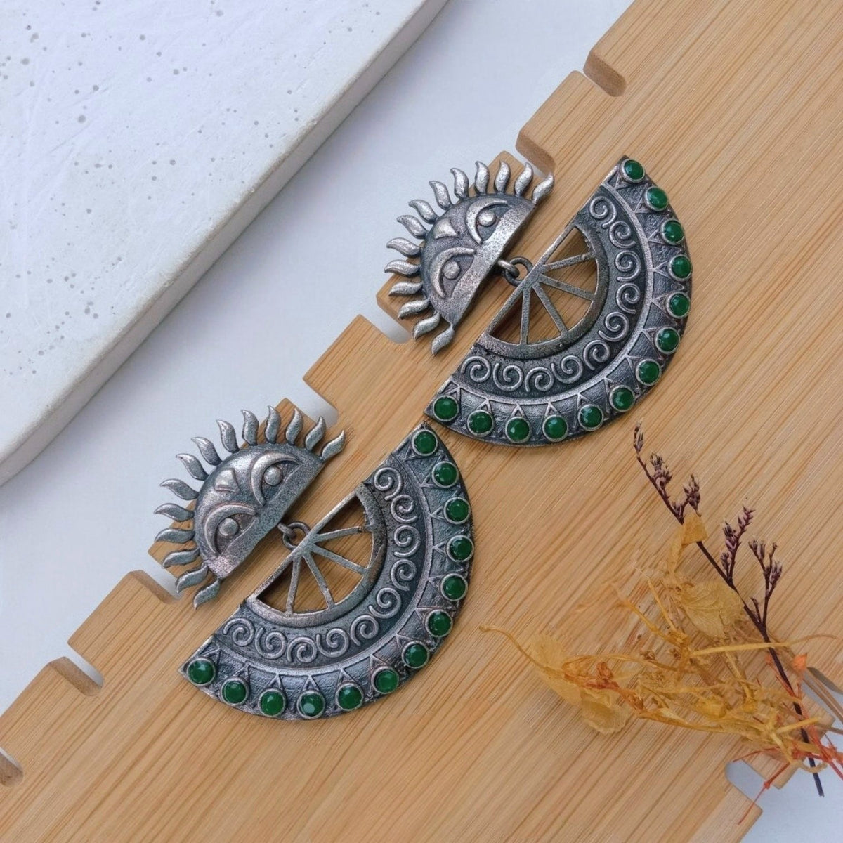 SURYAN AD STONES SILVER LOOK ALIKE DUAL TONE SEMI-HANDMADE STUD ER196