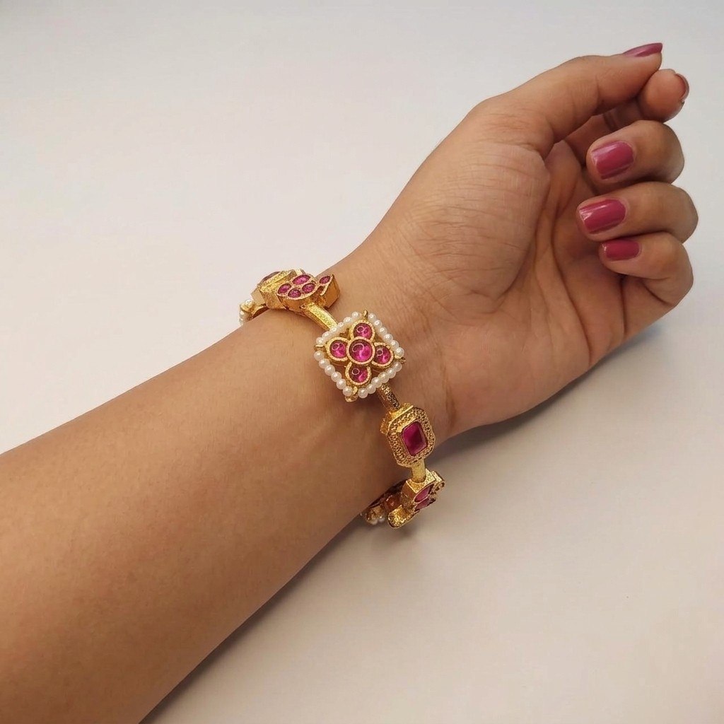 YAMINI GOLD TONED BRASS BANGLES BR214
