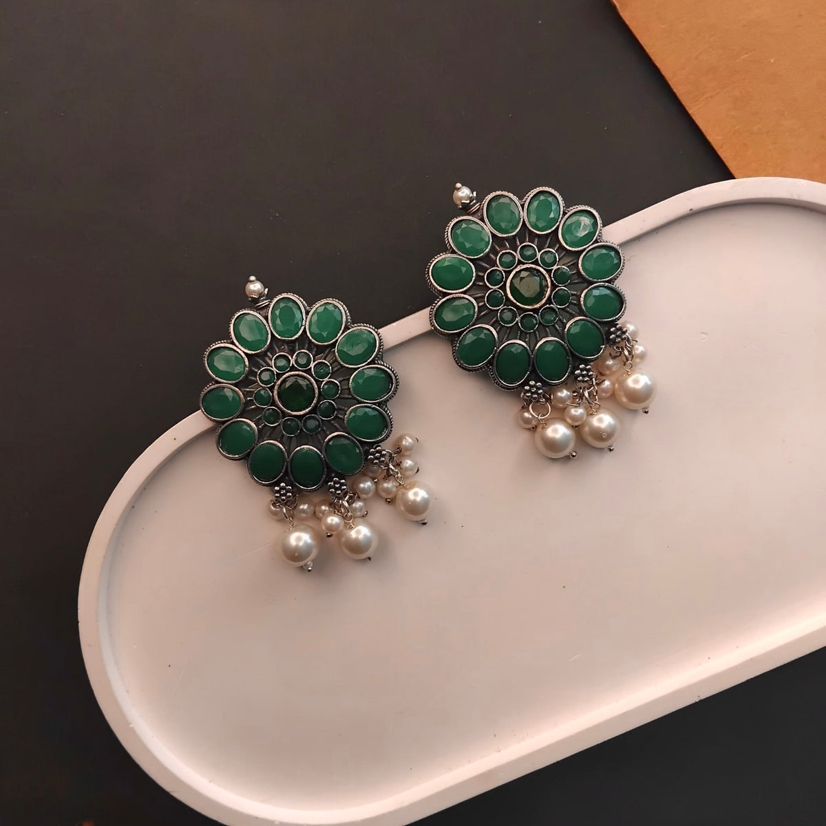 REESE SILVER LOOK ALIKE SEMI HANDMADE CHOKER/NECKPIECE CH406