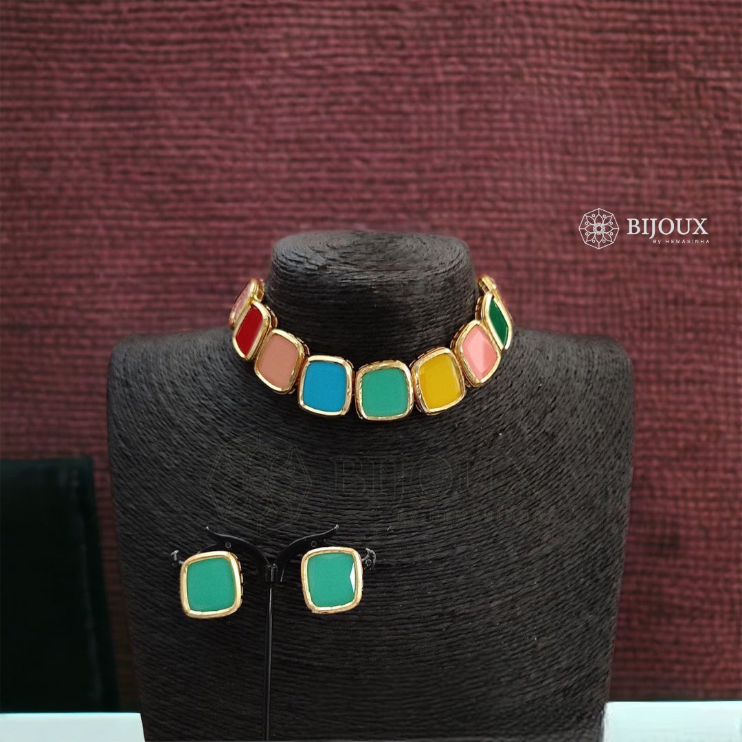VINASH FAUX RESIN CHOKER WITH EARRINGS CH341