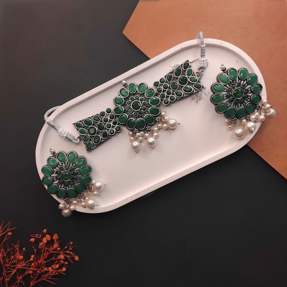 REESE SILVER LOOK ALIKE SEMI HANDMADE CHOKER/NECKPIECE CH406